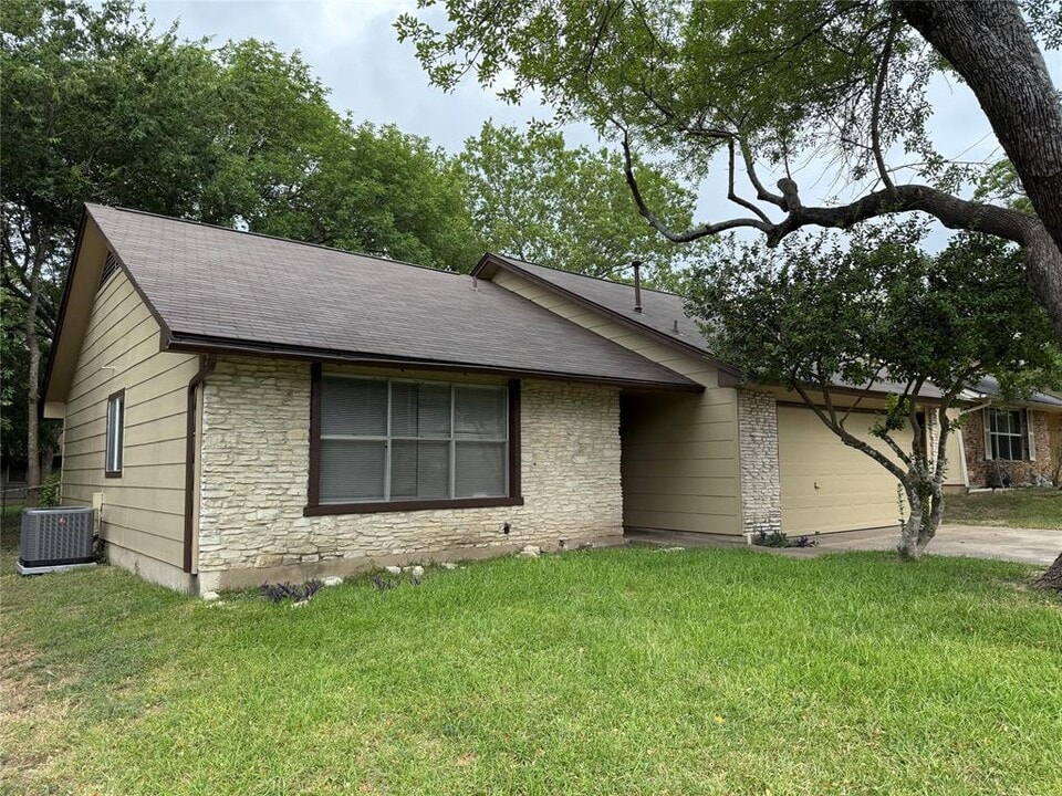 7318 Lunar Dr in Austin, TX - Building Photo