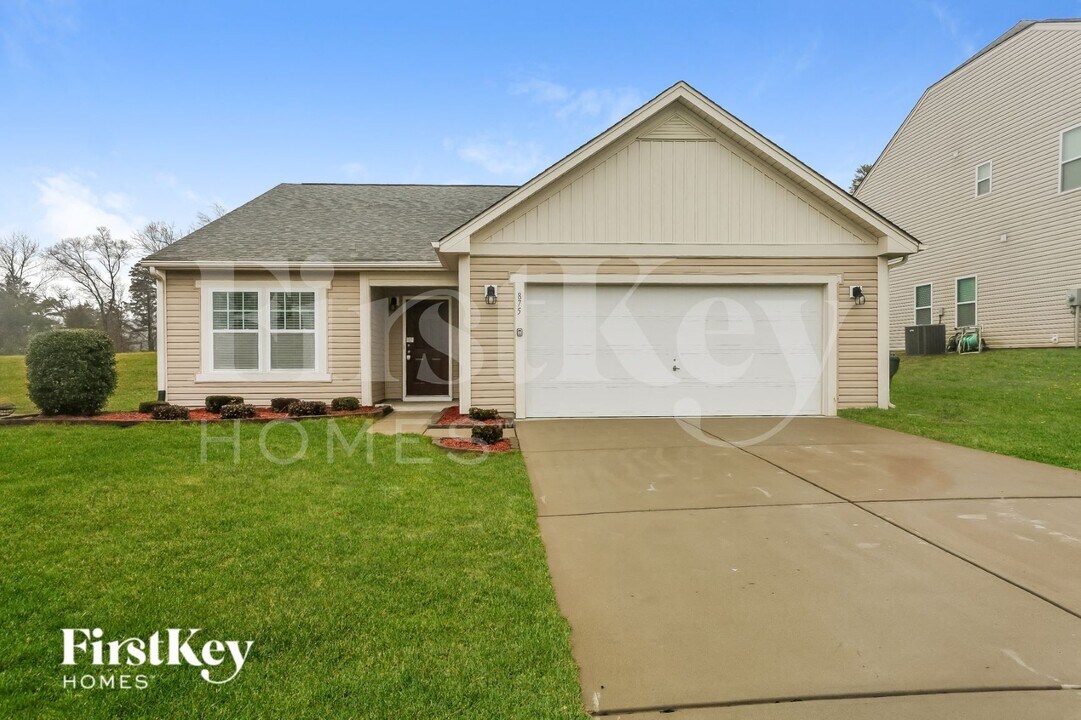 875 Pointe Andrews Drive in Concord, NC - Building Photo