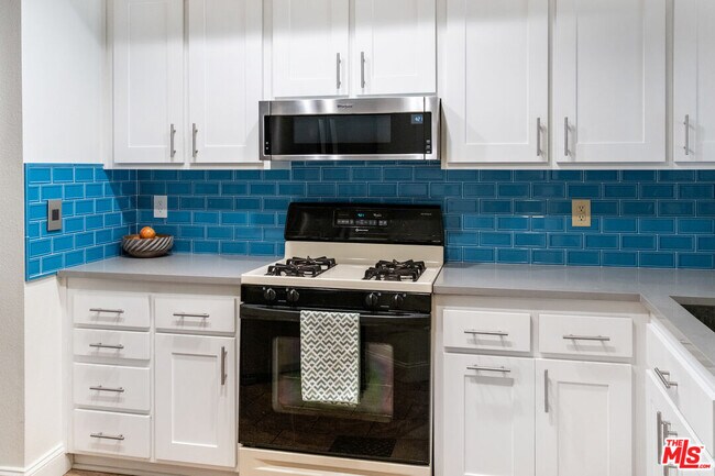 6638 Clybourn Ave in Los Angeles, CA - Building Photo - Building Photo