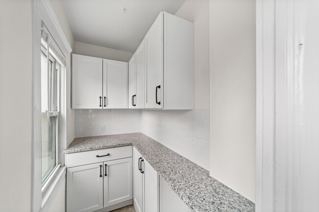 1352 W 58th St, Unit B - Up in Cleveland, OH - Foto de edificio - Building Photo