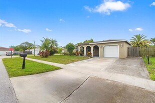 4784 Alfresco St in Boca Raton, FL - Building Photo