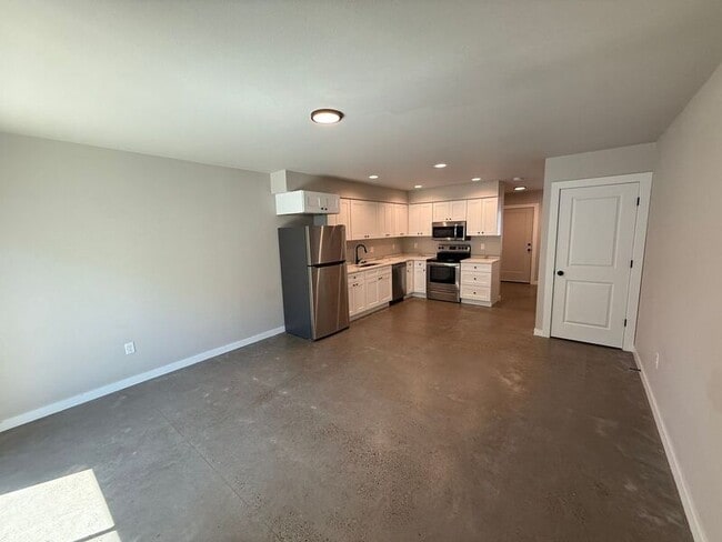 property at 2915 Waverly Dr SE