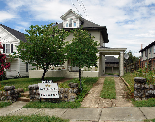 422 Walnut Ave SE in Roanoke, VA - Building Photo - Building Photo