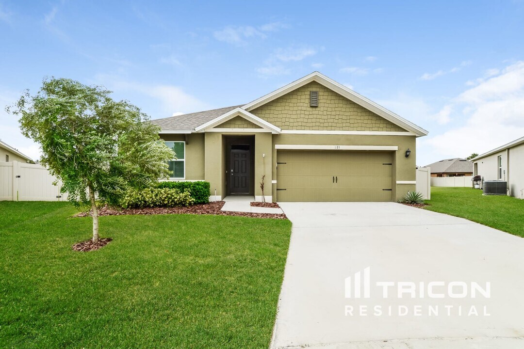 221 Cedar Elm Cir in Debary, FL - Building Photo