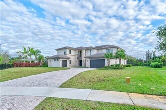 14820 Millstone Ranches Dr in Davie, FL - Building Photo - Building Photo