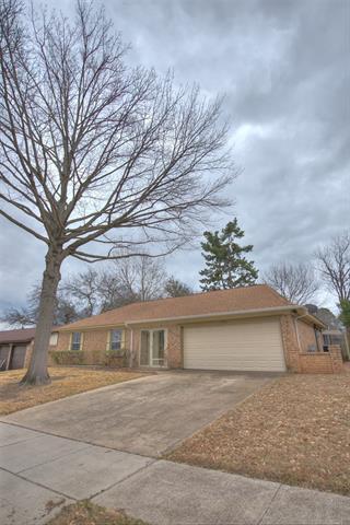 2004 Memphis Dr in Bedford, TX - Building Photo