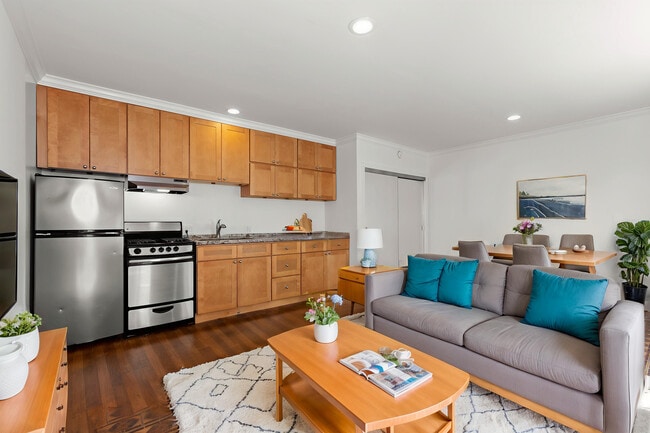 8026 Blackburn Ave, Unit 3