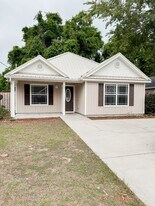 48 Ruby Ln in Crawfordville, FL - Building Photo