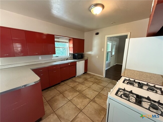 1400 N East St in Belton, TX - Building Photo - Building Photo