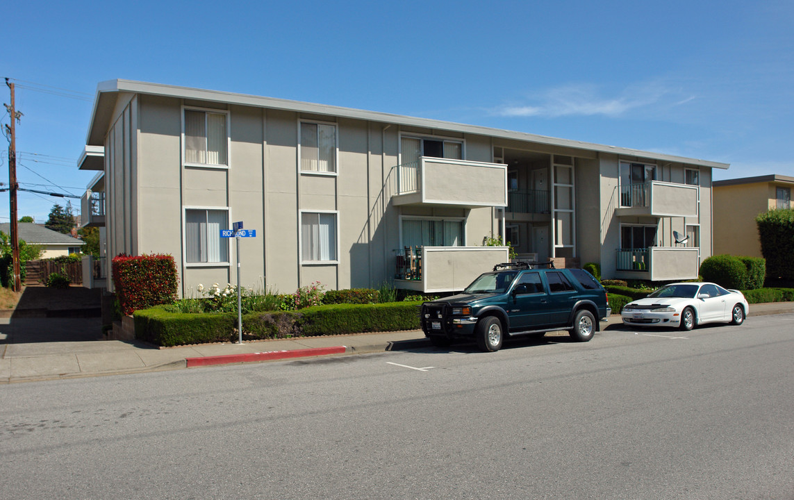 346 Richmond Dr in Millbrae, CA - Building Photo