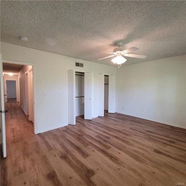 303 S Kenneth Rd in Burbank, CA - Building Photo - Building Photo