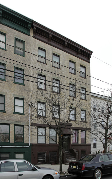 63 St Pauls Ave in Jersey City, NJ - Foto de edificio