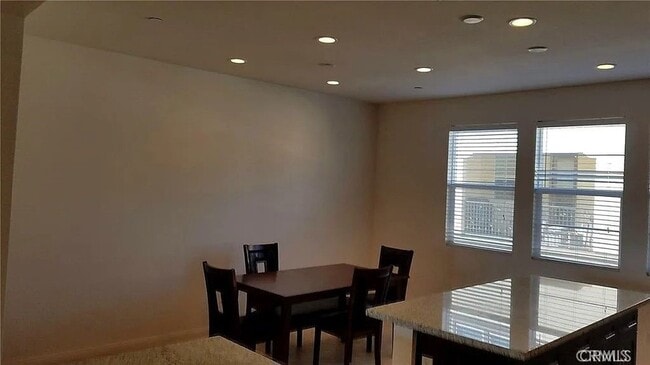 908 N Acacia Ct in Azusa, CA - Building Photo - Building Photo