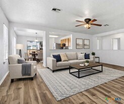 224 Capistrano Dr in San Marcos, TX - Building Photo