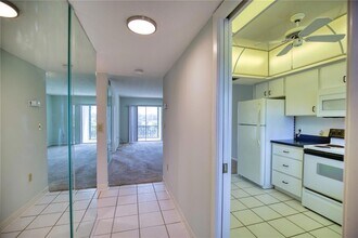 102 Capri Isles Blvd, Unit 207 in Venice, FL - Foto de edificio - Building Photo