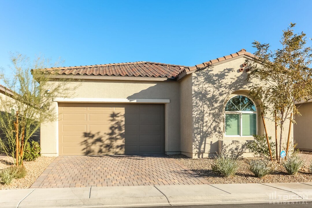1738 Awareness Ave in North Las Vegas, NV - Foto de edificio