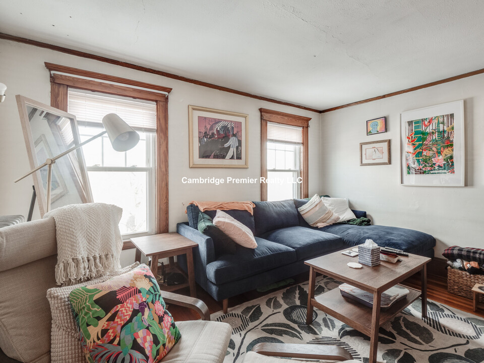 60 Powder House Blvd in Somerville, MA - Building Photo