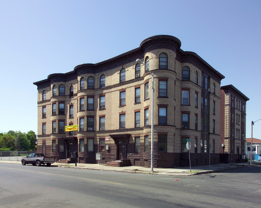 2612-2616 Main St in Springfield, MA - Foto de edificio