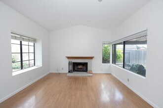 1321 Fallen Leaf Ave in Ventura, CA - Building Photo - Building Photo