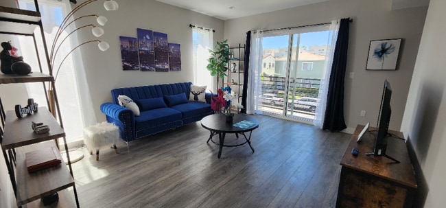 1106 Serrano Ave