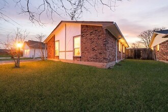 11610 Grapewood Dr in Houston, TX - Building Photo - Building Photo