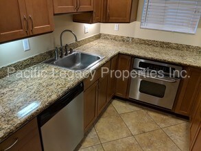589 11th St-Unit -APT 10 in Imperial Beach, CA - Building Photo - Building Photo
