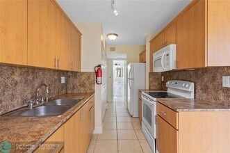 3550 Blue Lake Dr in Pompano Beach, FL - Building Photo - Building Photo