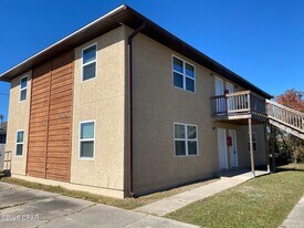 6413 Winona St in Panama City, FL - Building Photo