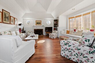 39 Marylea Dr in Southampton, NY - Building Photo - Building Photo