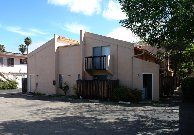 357 Mathilda Dr in Goleta, CA - Foto de edificio - Building Photo