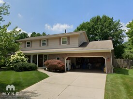 5096 Pebble Ln in Columbus, OH - Building Photo