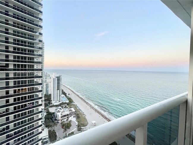1830 S Ocean Dr, Unit 3309 in Hallandale Beach, FL - Foto de edificio - Building Photo