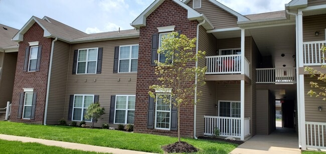 Eureka On The Park (formerly 5th Street Aprs. in Eureka, MO - Building Photo - Building Photo