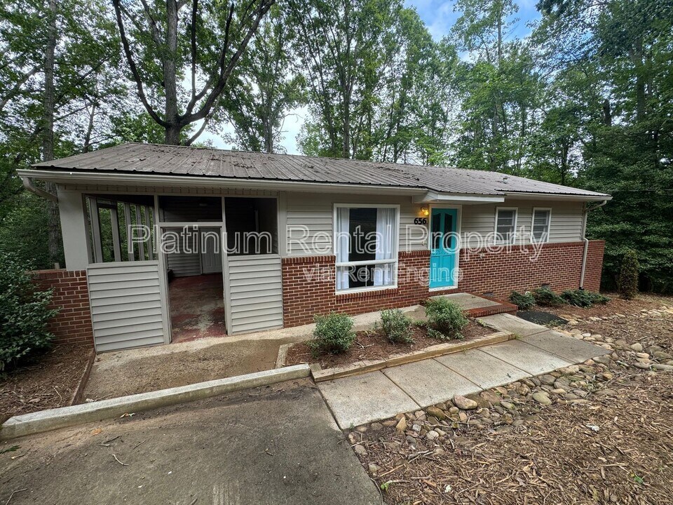 656 N Chestatee St in Dahlonega, GA - Building Photo