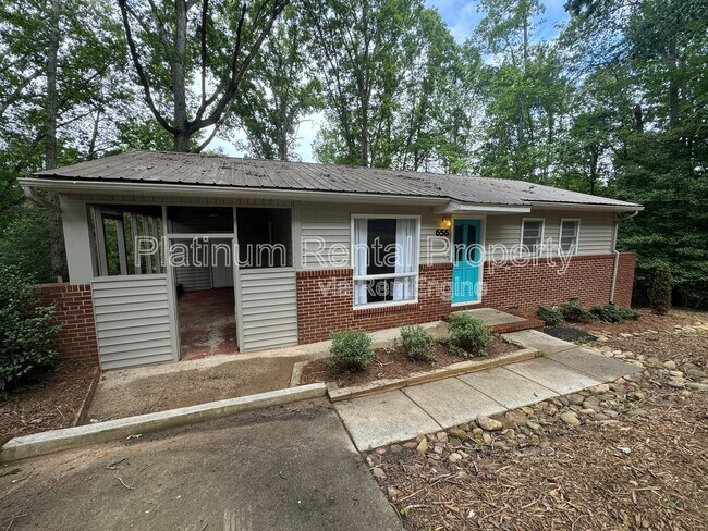 property at 656 N Chestatee St