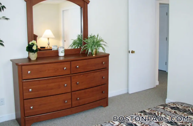 12 Totman Dr in Woburn, MA - Building Photo - Building Photo