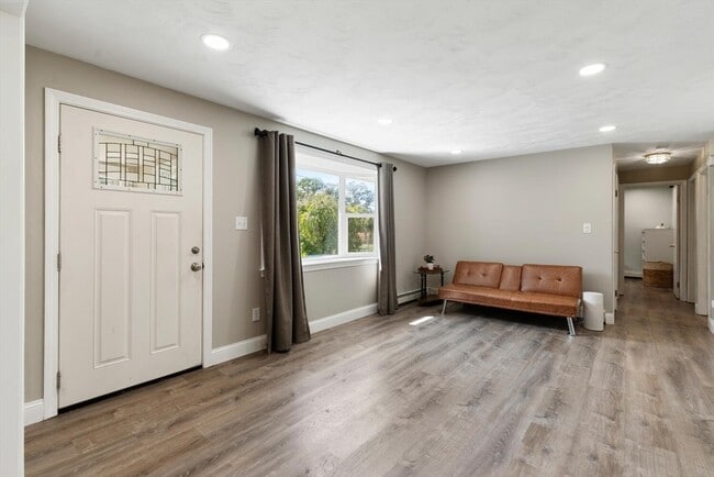 18 Brookfield Dr in Brockton, MA - Building Photo - Building Photo