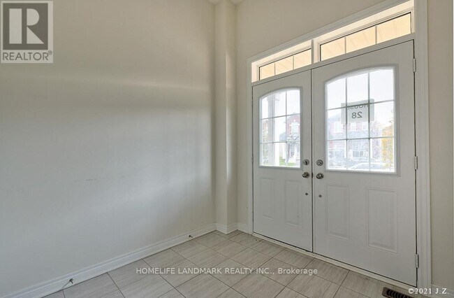 28 Titan Trail in Markham, ON - Building Photo - Building Photo