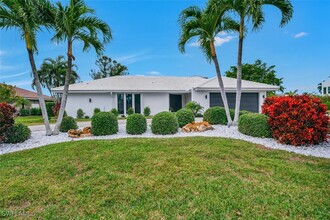 3777 Fountainhead Ln in Naples, FL - Building Photo - Building Photo