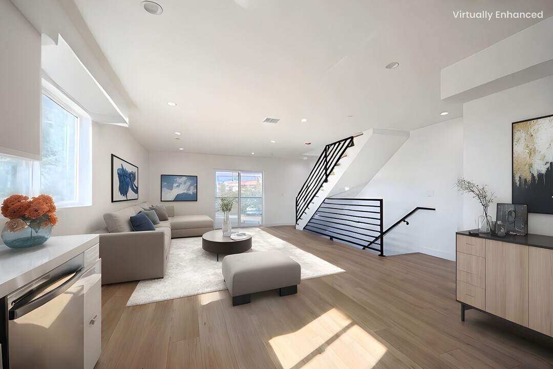 1638 S Longwood Ave in Los Angeles, CA - Building Photo