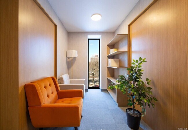 30-05 Vernon Blvd-Unit -4H in Queens, NY - Building Photo - Building Photo