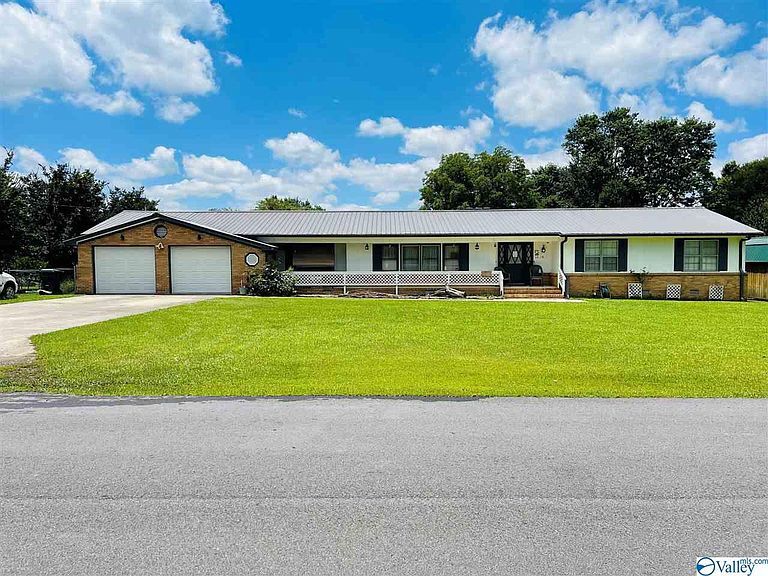 1010 Flower St in Albertville, AL - Building Photo