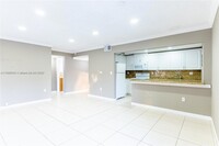 17600 NW 68th Ave, Unit B2005 in Hialeah, FL - Building Photo - Building Photo