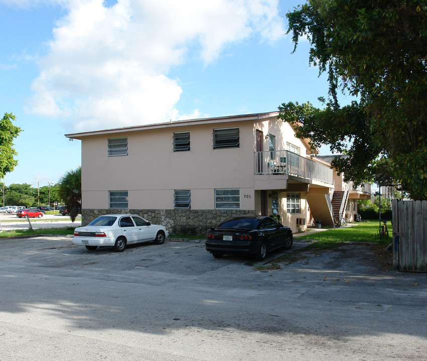 701 SE 22nd St in Fort Lauderdale, FL - Building Photo