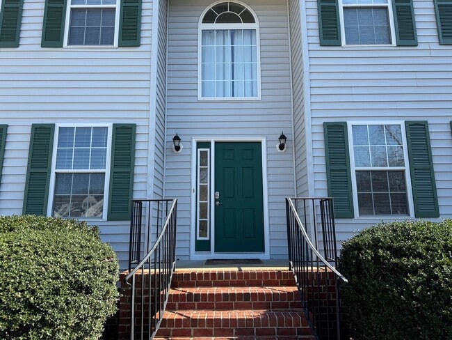 110 Bugle Ct in Yorktown, VA - Building Photo - Building Photo