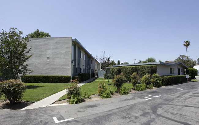 1092-1098 Andrews St in Tustin, CA - Foto de edificio - Building Photo