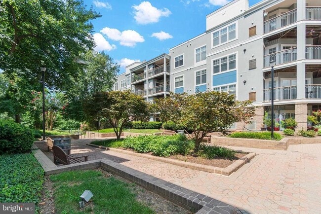 5573 Seminary Rd in Falls Church, VA - Building Photo - Building Photo