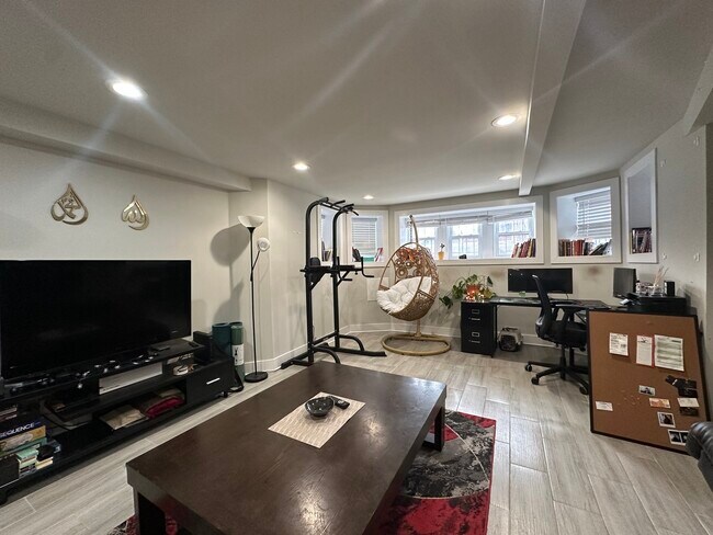 2524 W Superior St in Chicago, IL - Foto de edificio - Building Photo