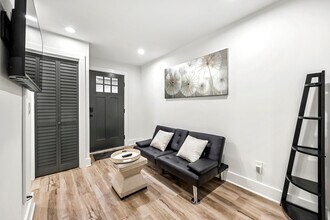 2310 Tiger Flowers Dr NW, Unit Guest Home in Atlanta, GA - Foto de edificio - Building Photo
