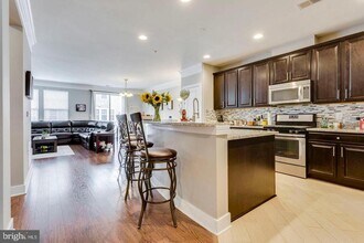 43985 Vaira Terrace in Chantilly, VA - Building Photo - Building Photo